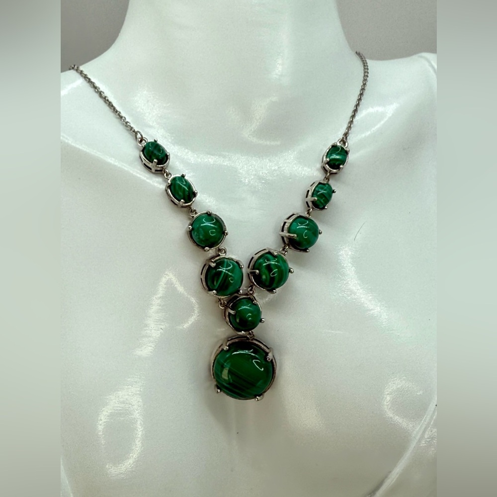 Karis African Malachite Lariat Necklace (18 Inches) in Platinum Bond 40.50 ctw
